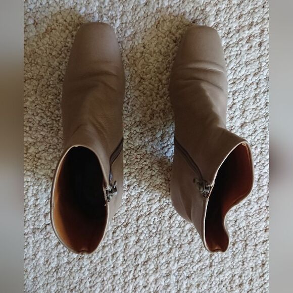 Coclico Taupe Leather Ankle Boots size 37.5